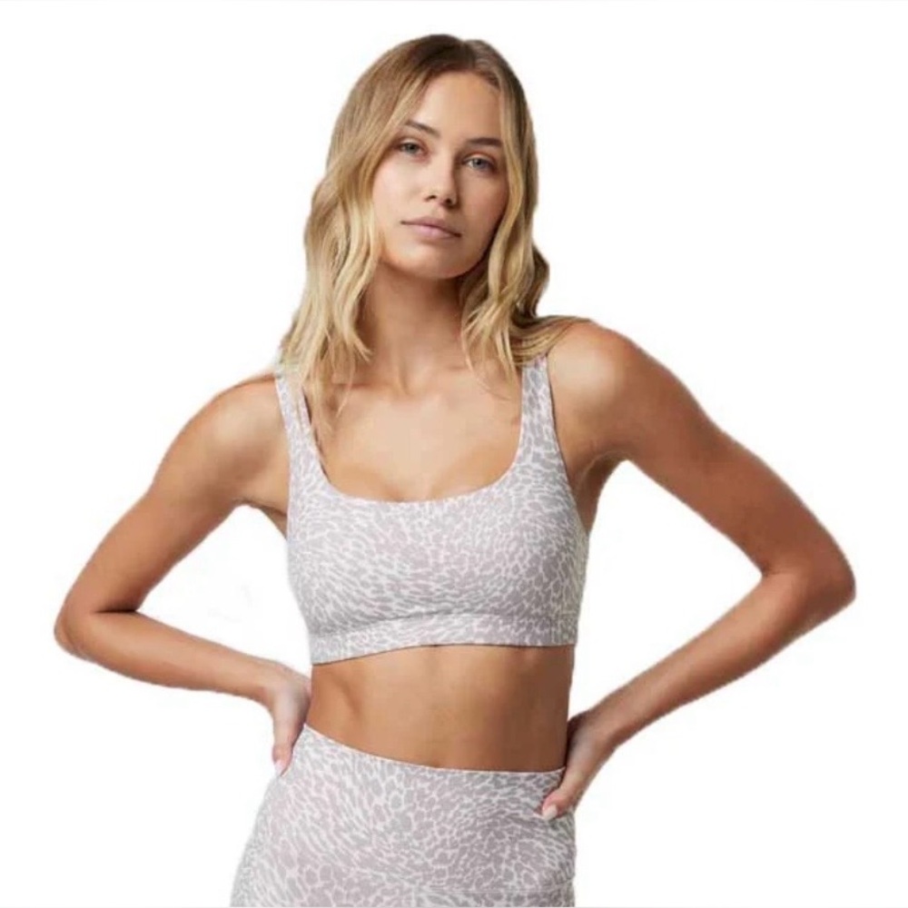 Vuori Women's Daily Bra in the limited-edition print "Salt Blurred Torrent”
